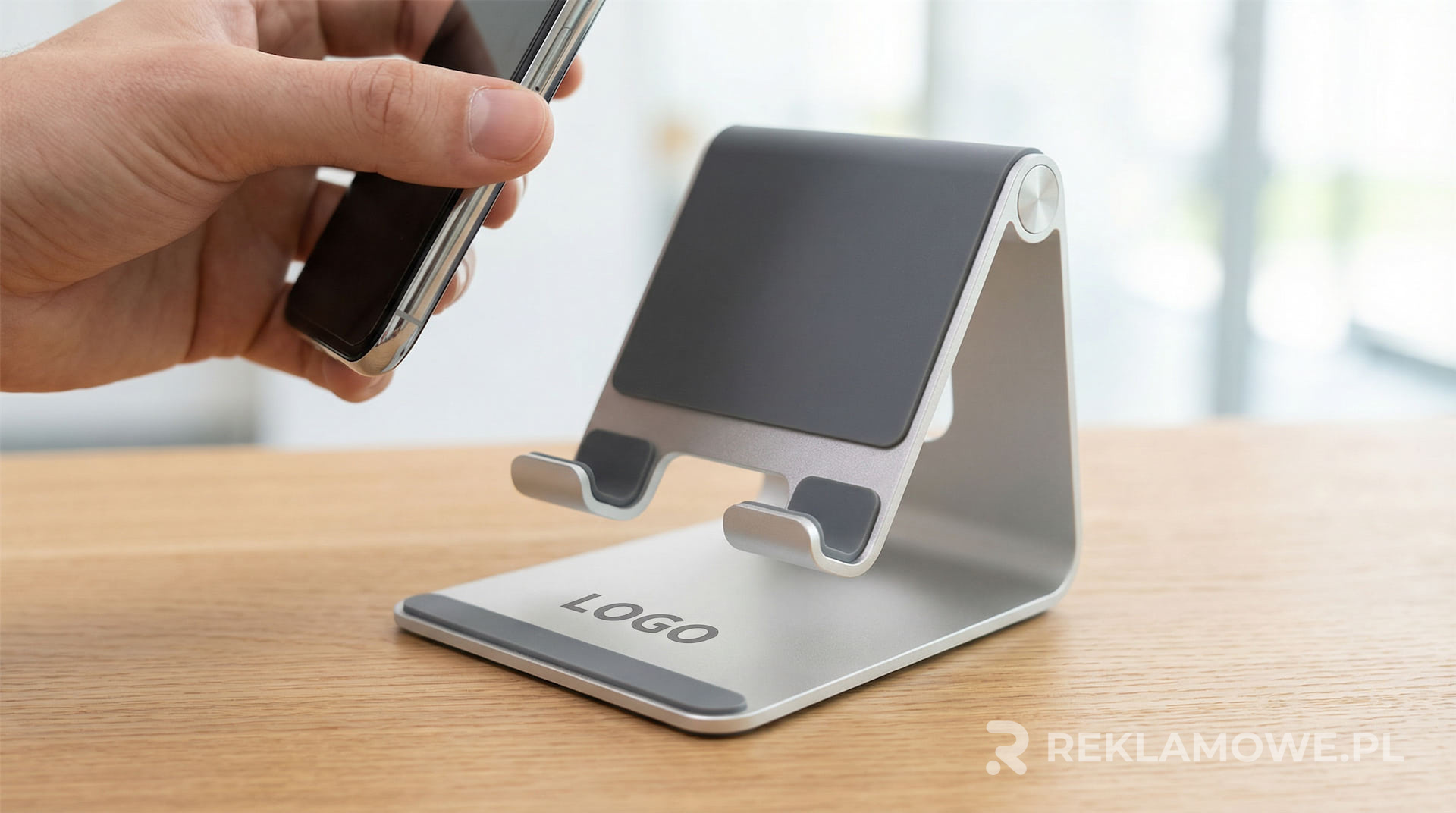 Promocja eventu za pomocą uchwytów reklamowych