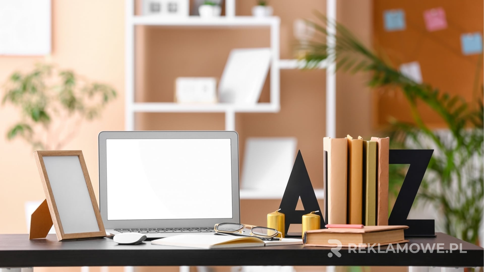 Nowoczesne uchwyty reklamowe w kontekście trendów